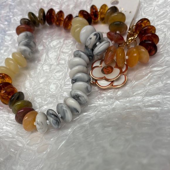 Elegant Multicolor Beaded Necklace with Floral Pendant - NWT - Picture 4 of 15